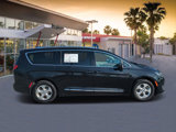Used 2017 Chrysler Pacifica Touring-L Plus w/ Advanced Safetytec Group image 2