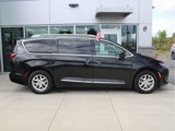 Used 2020 Chrysler Pacifica Touring-L image 3