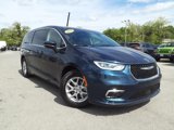 Used 2023 Chrysler Pacifica Touring-L image 2