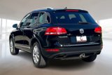 Used 2014 Volkswagen Touareg Sport image 2
