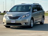 Used 2017 Toyota Sienna XLE image 3