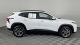 Used 2025 Chevrolet Trax LT image 3