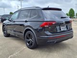 Used 2023 Volkswagen Tiguan SE R-Line image 2