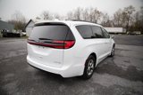 Used 2022 Chrysler Pacifica Limited image 3