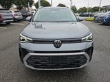 Certified 2025 Volkswagen Taos SE image 2