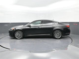 Used 2018 Kia Cadenza Premium image 2