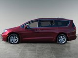 Used 2022 Chrysler Pacifica Touring-L image 4