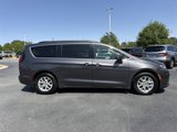 Used 2022 Chrysler Pacifica Touring-L image 2