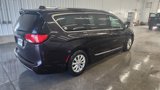 Used 2018 Chrysler Pacifica Touring-L image 4