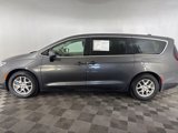 Used 2023 Chrysler Pacifica Touring-L image 4