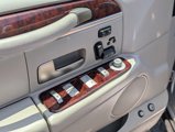 Used 2010 Lincoln Town Car Signature Limited image 4