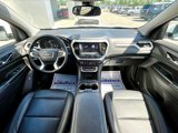 Used 2023 GMC Acadia SLT image 2