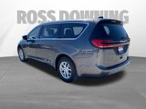 Used 2023 Chrysler Pacifica Touring-L image 4