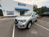 Used 2017 Nissan Rogue SV image 2