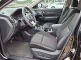 Used 2017 Nissan Rogue SV w/ SV Premium Package image 4