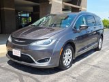 Used 2020 Chrysler Pacifica Touring-L image 3