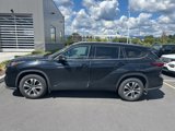 Used 2020 Toyota Highlander XLE image 2