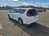 Used 2022 Chrysler Pacifica Limited image 3