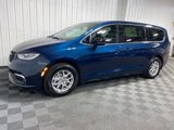 New 2025 Chrysler Pacifica Select image 3