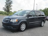 Used 2014 Chrysler Town & Country Touring image 3