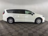 Used 2023 Chrysler Pacifica Touring-L image 4