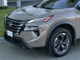 Used 2024 Nissan Rogue SV image 2