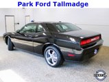 Used 2010 Dodge Challenger SE image 2