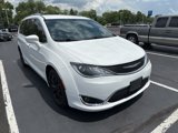 Used 2018 Chrysler Pacifica Touring-L image 2
