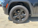 Used 2023 Jeep Grand Cherokee L Laredo image 4