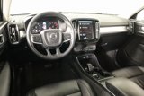 Used 2022 Volvo XC40 T4 Momentum image 2