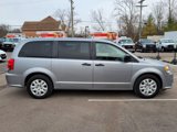 Used 2019 Dodge Grand Caravan SE image 3