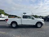 Used 2018 Nissan Titan SV w/ SV Convenience Package image 4