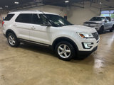 Used 2017 Ford Explorer XLT image 3