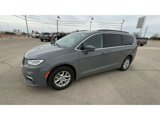 Used 2022 Chrysler Pacifica Touring-L image 4