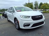 Used 2022 Chrysler Pacifica Limited image 3