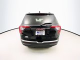 Used 2023 GMC Acadia SLE w/ Driver Convenience Package image 6