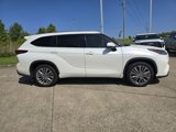 Used 2021 Toyota Highlander Platinum image 3