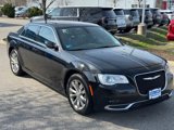 Used 2018 Chrysler 300 Touring L image 3