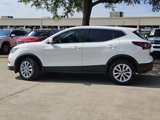 Used 2022 Nissan Rogue Sport S image 2