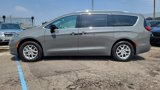 Used 2025 Chrysler Pacifica Select image 5