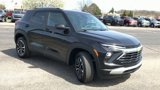 Used 2025 Chevrolet TrailBlazer LT image 2