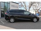 Used 2022 Chrysler Pacifica Touring-L image 5