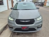 Used 2022 Chrysler Pacifica Touring-L image 3