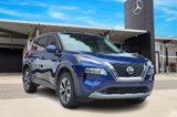 Used 2021 Nissan Rogue SV image 2