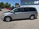 Used 2016 Chrysler Town & Country Touring image 2