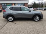 Used 2017 Nissan Rogue SV image 2