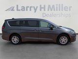 Used 2023 Chrysler Pacifica Touring-L image 6