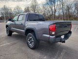 Used 2019 Toyota Tacoma TRD Off-Road w/ Technology Package image 3