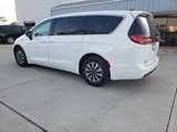 New 2025 Chrysler Pacifica Select image 3
