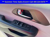 Used 2022 Chrysler Voyager LX image 3
